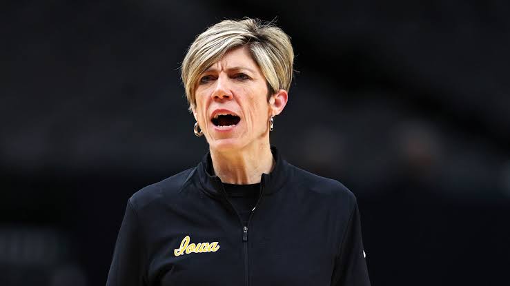 Emotional Departure: Lowa Hawkeye Basketball Star player Waves Goodbye As She Made Her Intentions Clear…..