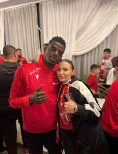 Laura Ioana Dezvăluie Ce a Simțit După Seara Dramatică a lui Dinamo, Transmițând un Mesaj Puternic Care a Răsunat în Inimile Suporterilor — Fără a Dezvălui Cuvintele Exacte ⚪️🔴…see more