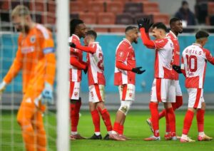 „Se termină totul aici?” — Dinamo amuțește când omul-cheie părăsește terenul șchiopătând, iar fanii își țin respirația în așteptarea verdictului medical care ar putea schimba complet cursul sezonului și visul echipei…see more